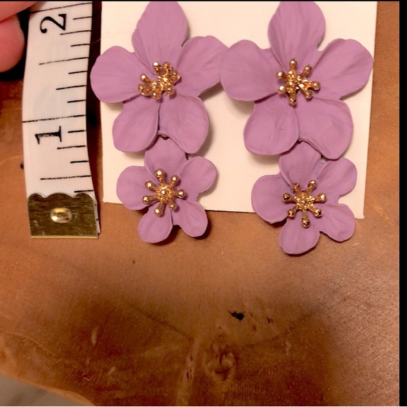 Gorgeous Purple floral statement earrings - Picture 3 of 3